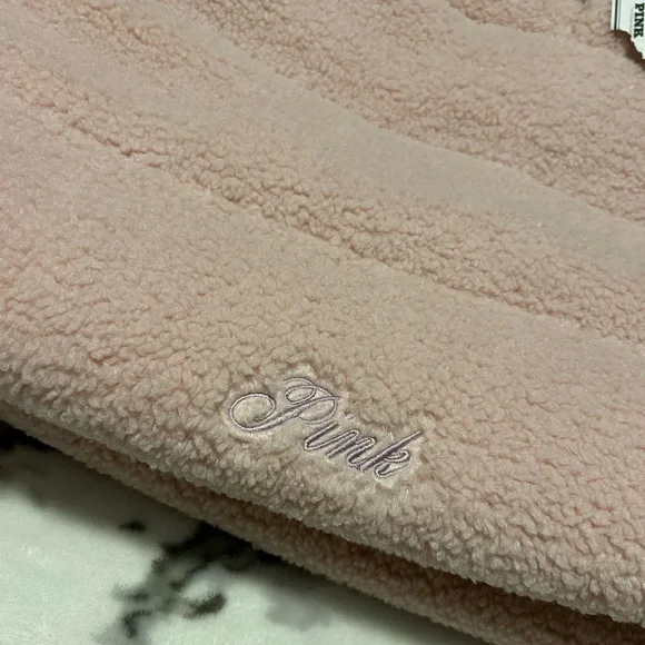 BNWT Victoria’s Secret PINK plush tote - Picture 6 of 6